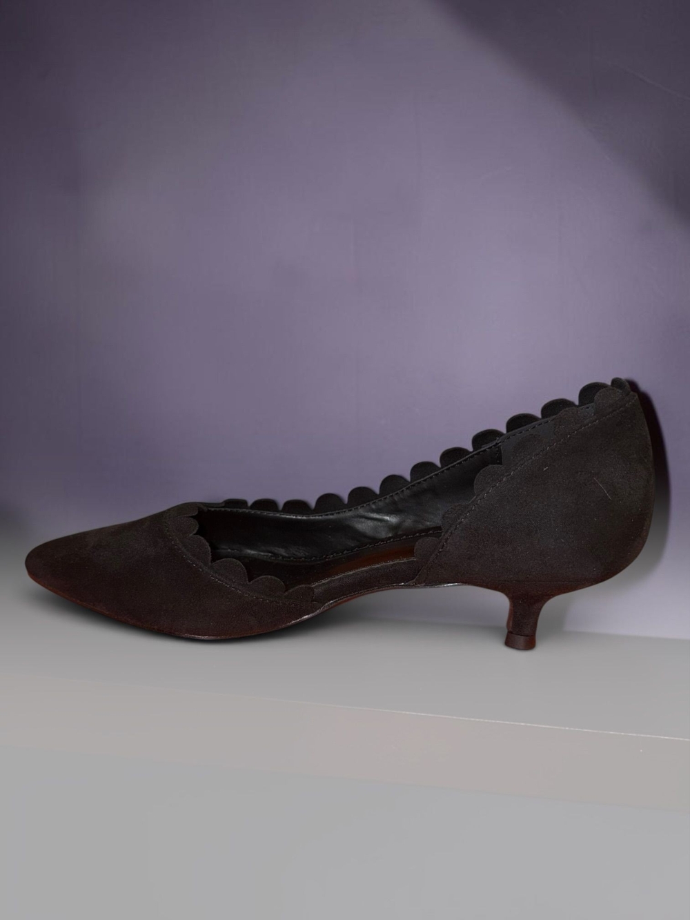 Source Unknown Black Scalloped Suede Kitten Heel